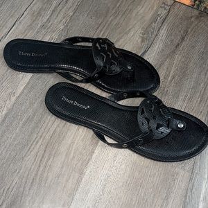 Pierre dumas womens flat sandals size 9
